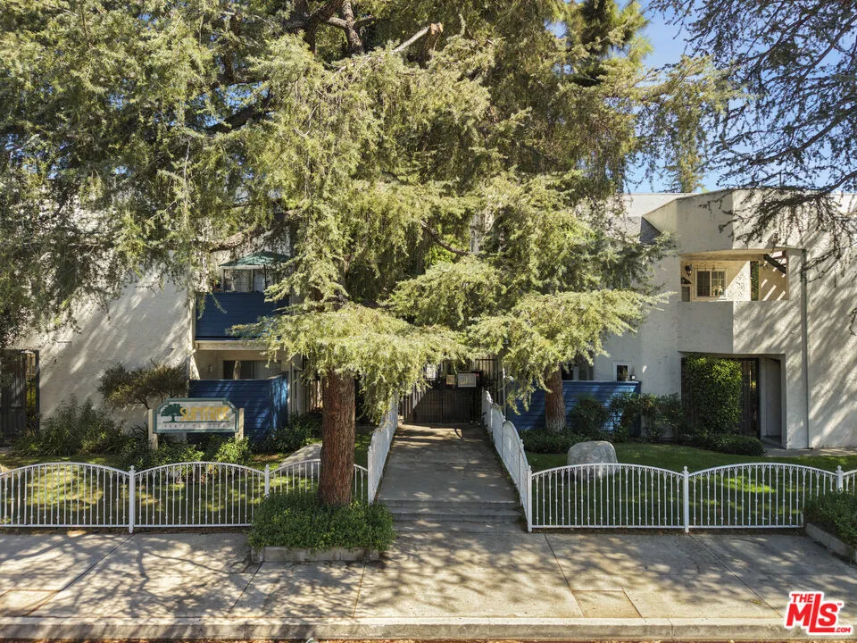 18411 Hatteras Street #246 Tarzana, CA 91356