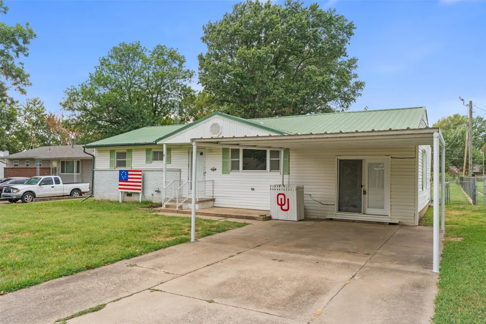 507 S Hamilton Avenue Dewey, OK 74029