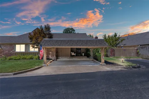 5206 S Harvard Avenue #106
