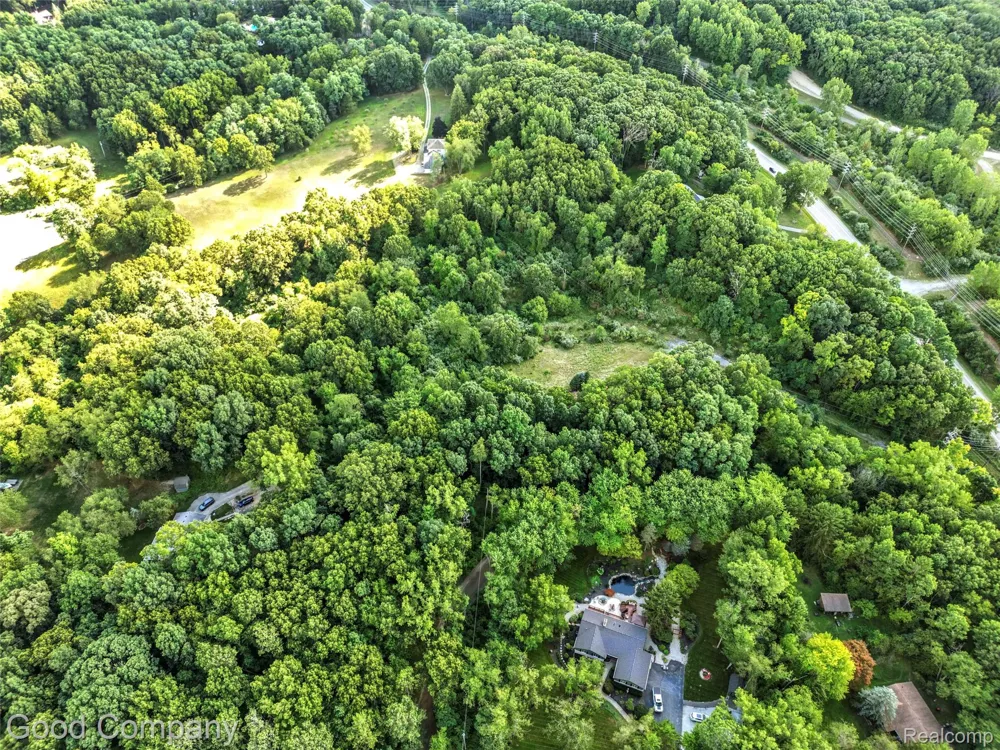 3187 Mapleridge Milford Charter Township, MI 48380