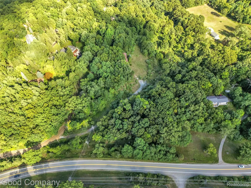 3187 Mapleridge Milford Charter Township, MI 48380