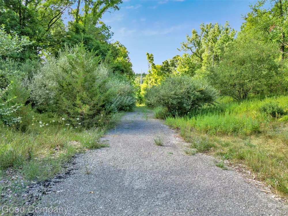 3187 Mapleridge Milford Charter Township, MI 48380