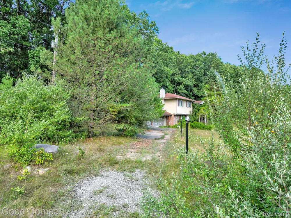 3187 Mapleridge Milford Charter Township, MI 48380