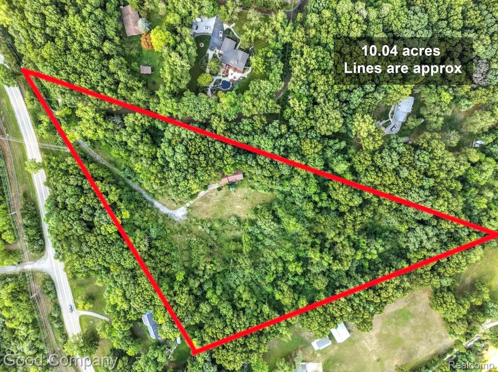 3187 Mapleridge Milford Charter Township, MI 48380