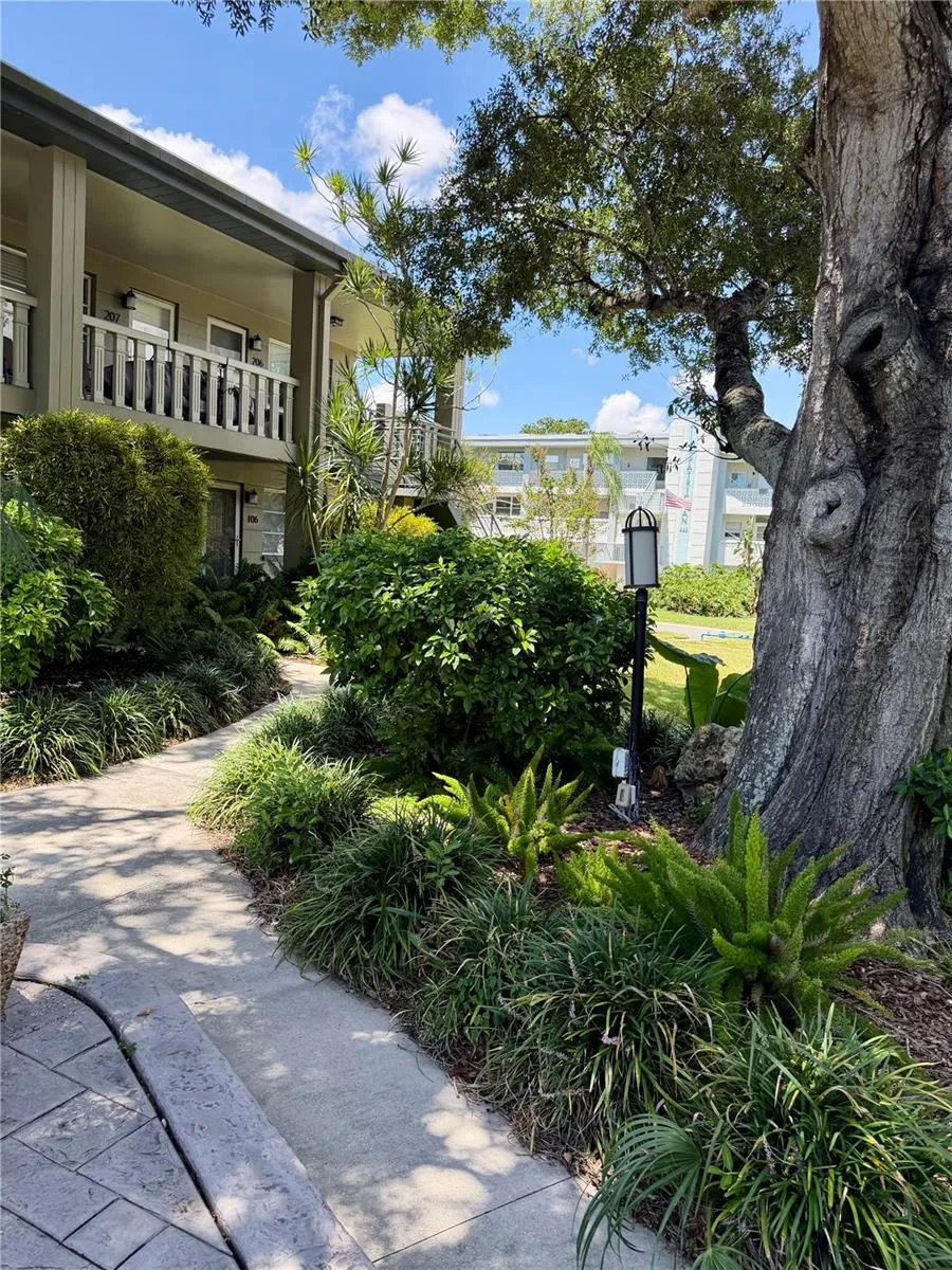 450 32ND AVE N #107W St Petersburg, FL 33704