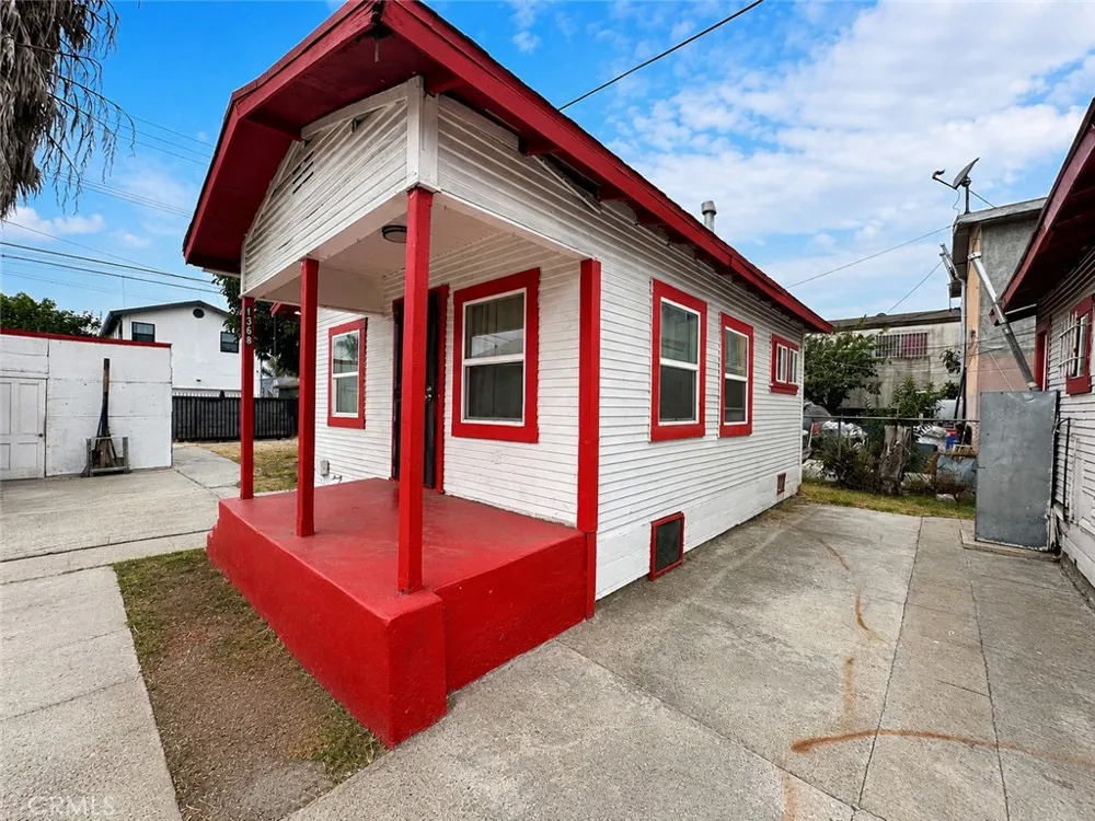 1366 E 57th Los Angeles, CA 90011