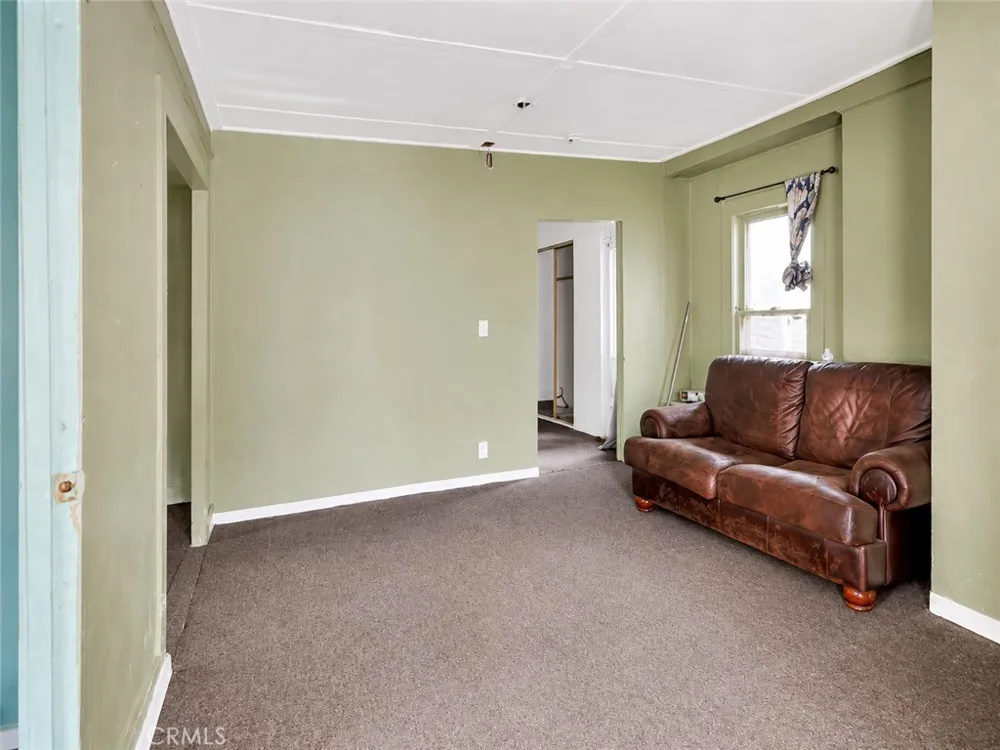 1366 E 57th Los Angeles, CA 90011