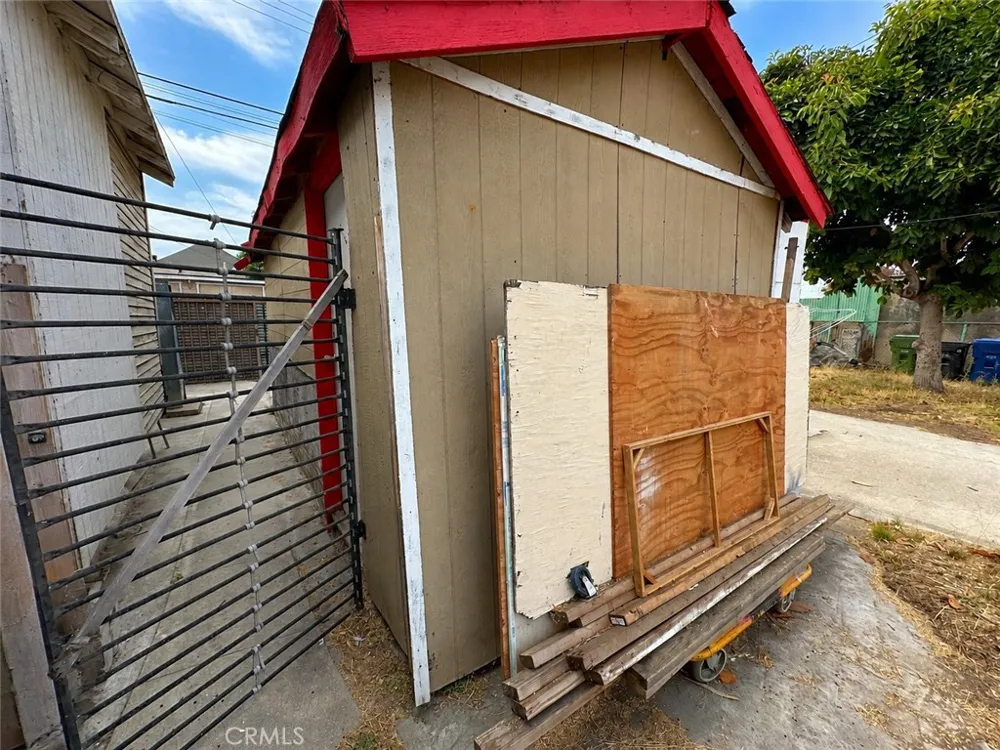1366 E 57th Los Angeles, CA 90011
