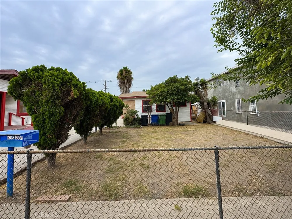 1366 E 57th Los Angeles, CA 90011