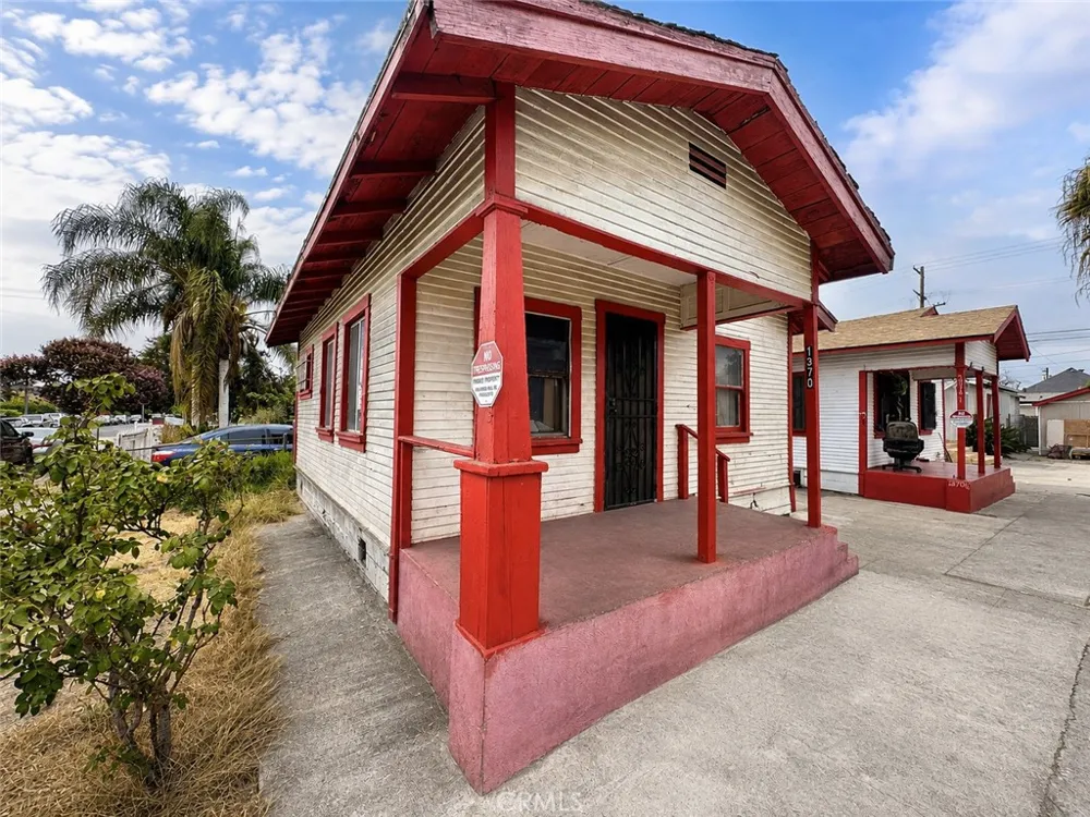 1366 E 57th Los Angeles, CA 90011