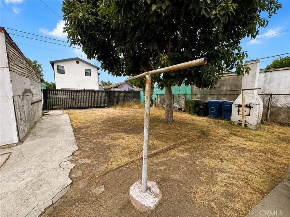 1366 E 57th Los Angeles, CA 90011