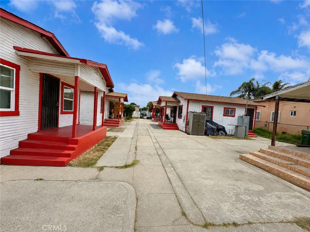 1366 E 57th Los Angeles, CA 90011