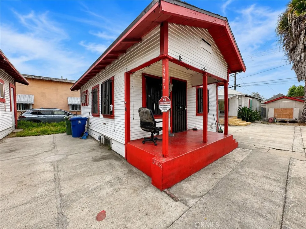1366 E 57th Los Angeles, CA 90011