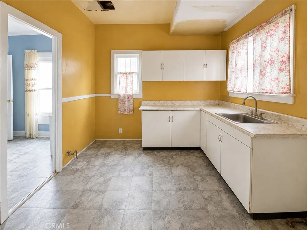 1366 E 57th Los Angeles, CA 90011