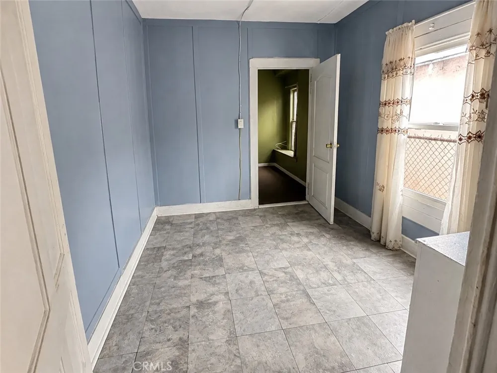 1366 E 57th Los Angeles, CA 90011