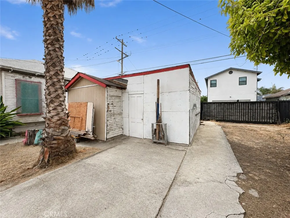 1366 E 57th Los Angeles, CA 90011