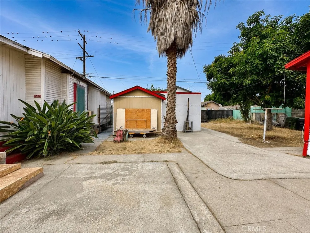 1366 E 57th Los Angeles, CA 90011
