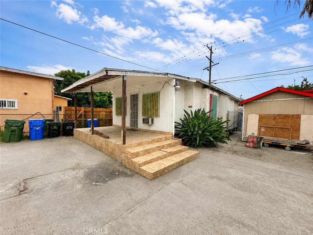 1366 E 57th Los Angeles, CA 90011