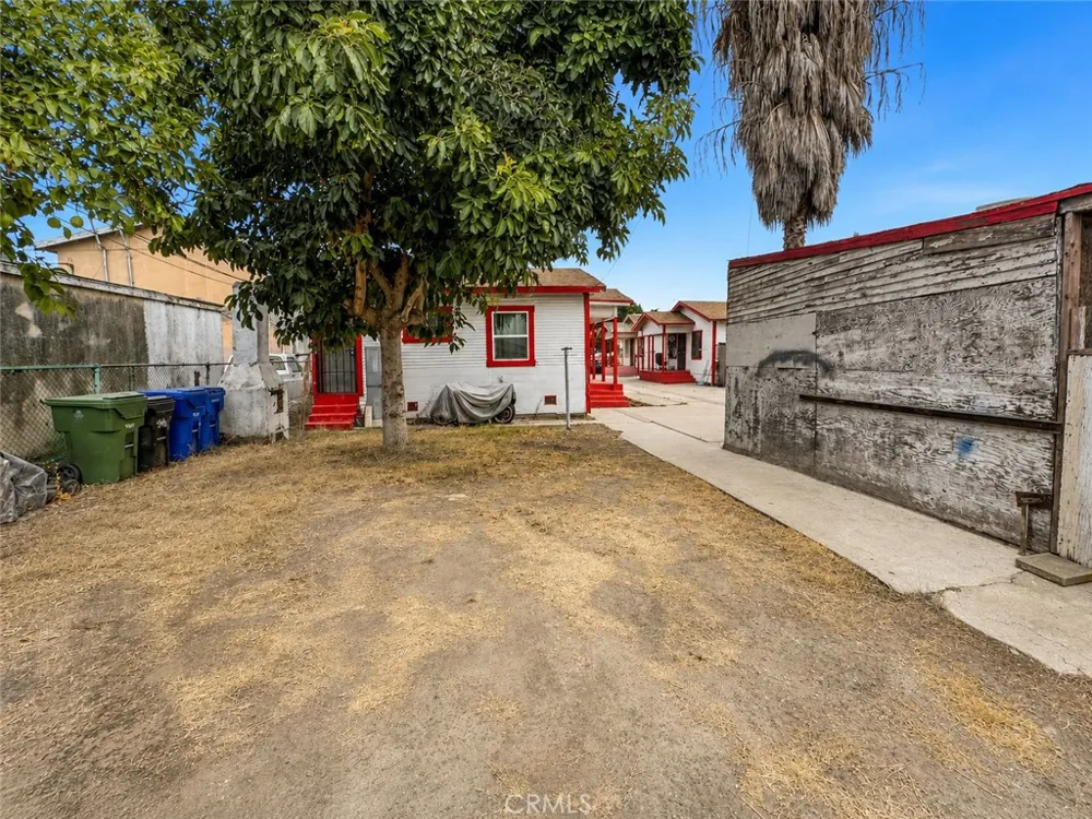 1366 E 57th Los Angeles, CA 90011