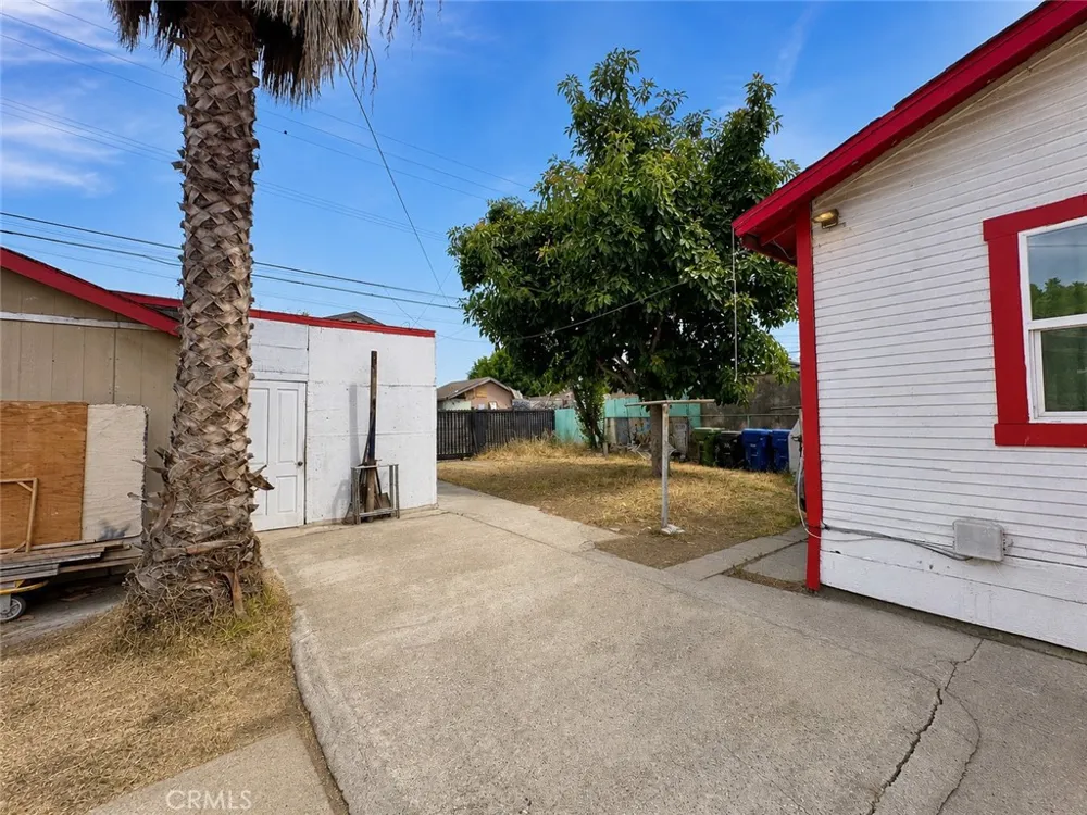 1366 E 57th Los Angeles, CA 90011