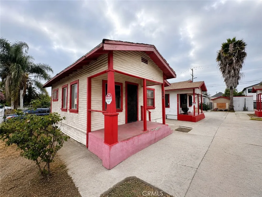1366 E 57th Los Angeles, CA 90011