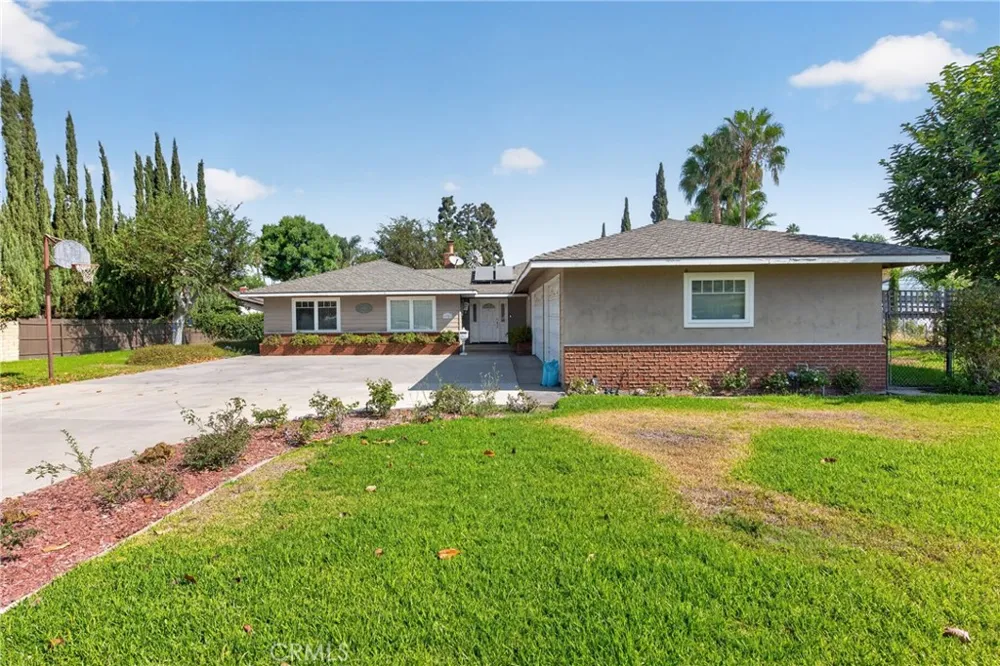 1721 W Palmyra Orange, CA 92868