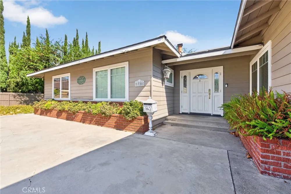 1721 W Palmyra Orange, CA 92868