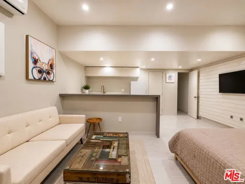 508 Kings Road #5