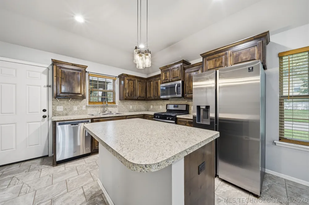 225 E Bryan Avenue Sapulpa, OK 74066