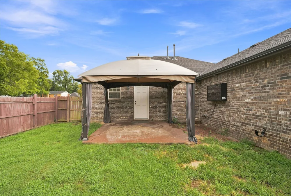 225 E Bryan Avenue Sapulpa, OK 74066