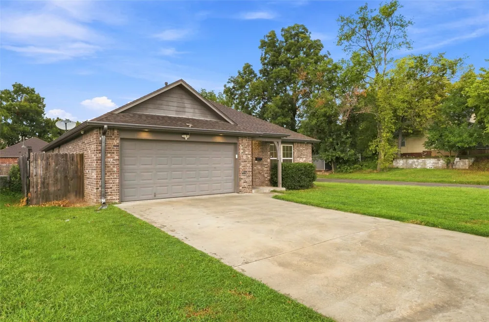 225 E Bryan Avenue Sapulpa, OK 74066