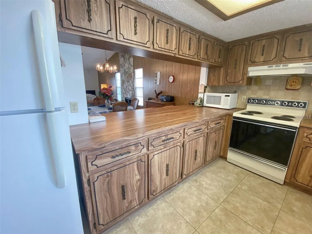 9940 EAGLES POINT CIRCLE #4 Port Richey, FL 34668
