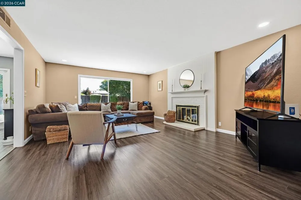 8569 Wicklow Ln Dublin, CA 94568