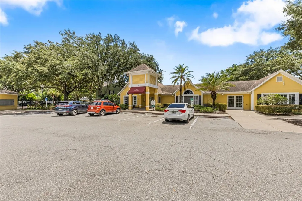 2035 DIXIE BELLE DRIVE #2035M Orlando, FL 32812