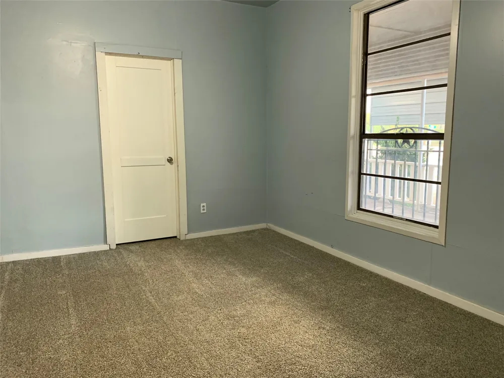 915 2nd Street Graham, TX 76450