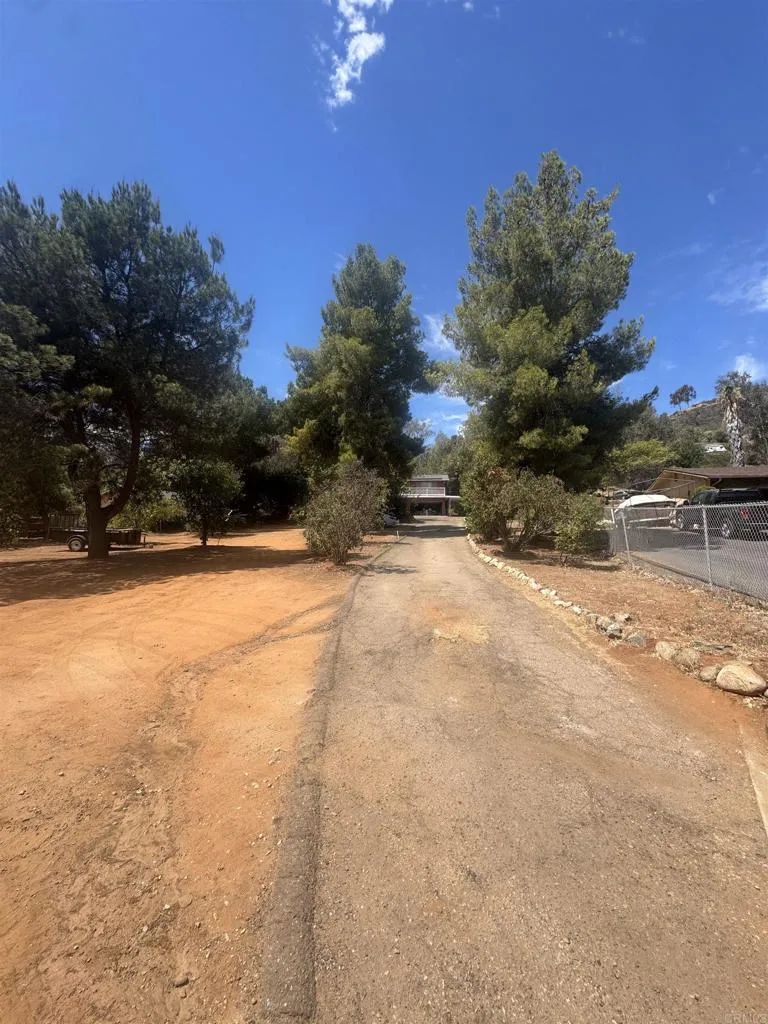 11556 Bridle Path Lane Lakeside, CA 92040