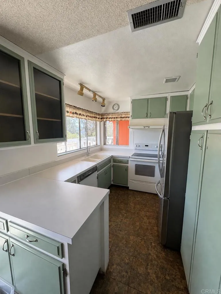 11556 Bridle Path Lane Lakeside, CA 92040