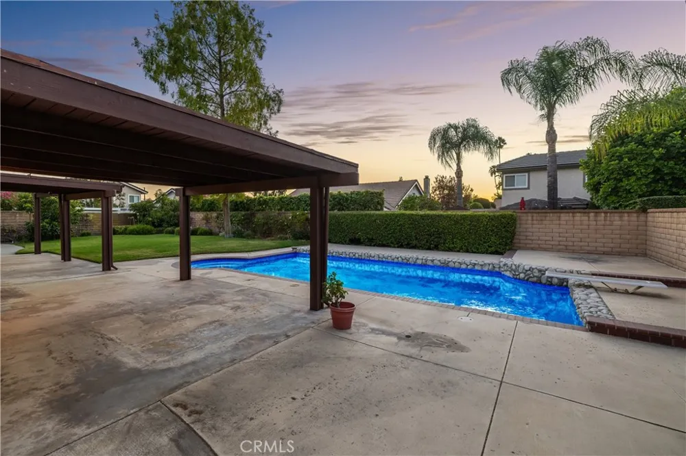 4695 Halaga La Verne, CA 91750