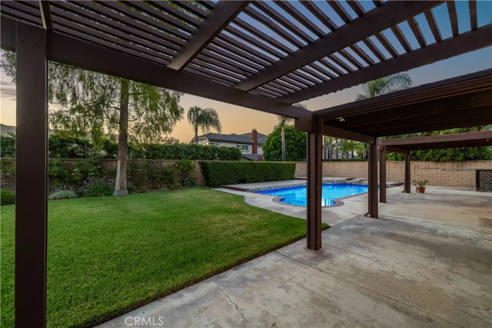 4695 Halaga La Verne, CA 91750