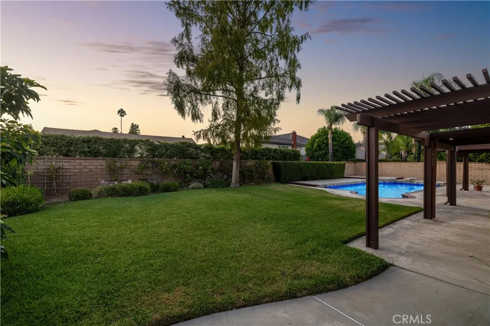 4695 Halaga La Verne, CA 91750