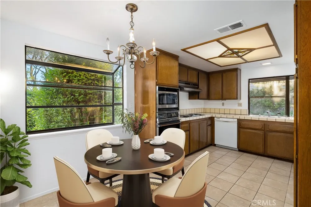 4695 Halaga La Verne, CA 91750