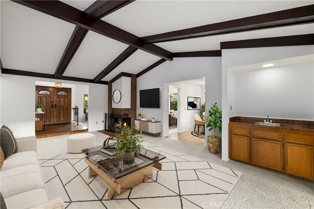 4695 Halaga La Verne, CA 91750