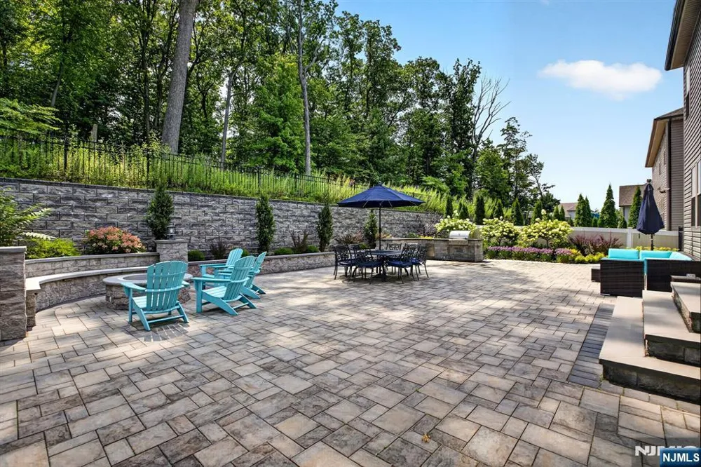 22 Hilltop Drive North Caldwell, NJ 07006