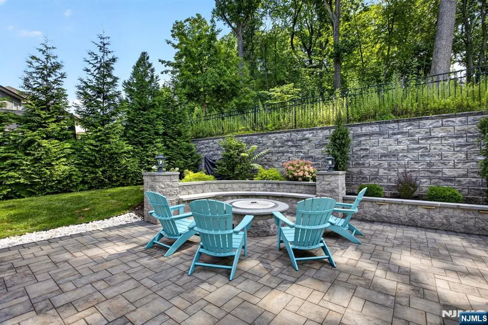 22 Hilltop Drive North Caldwell, NJ 07006
