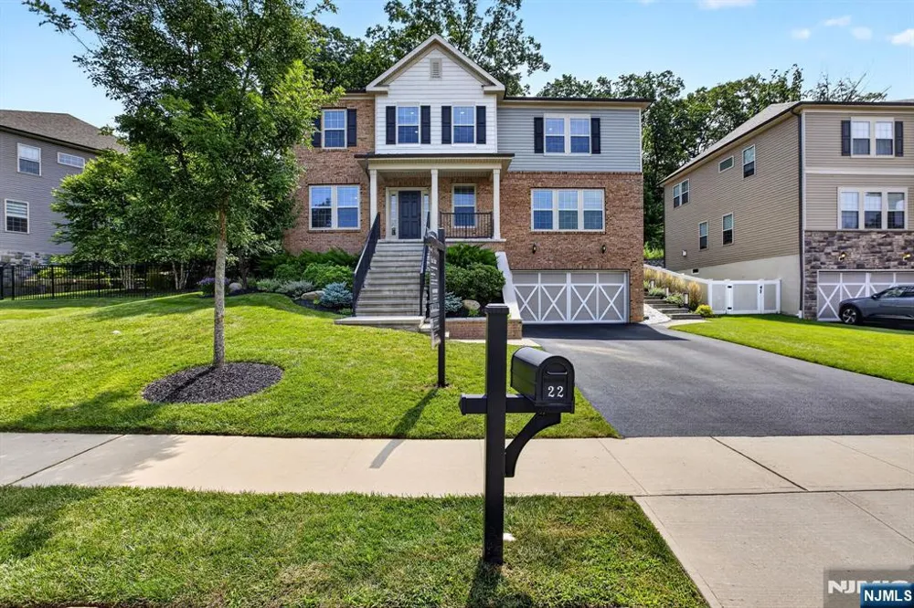 22 Hilltop Drive North Caldwell, NJ 07006