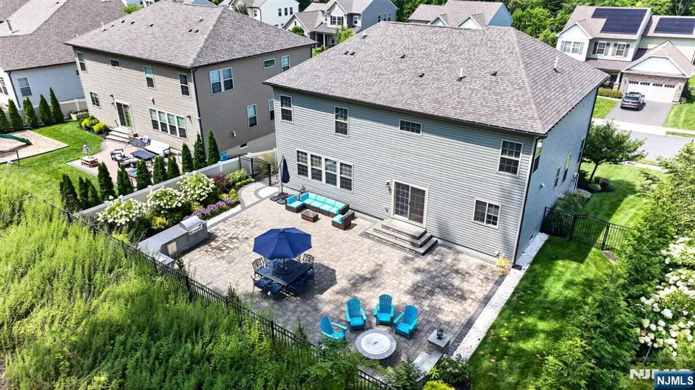 22 Hilltop Drive North Caldwell, NJ 07006