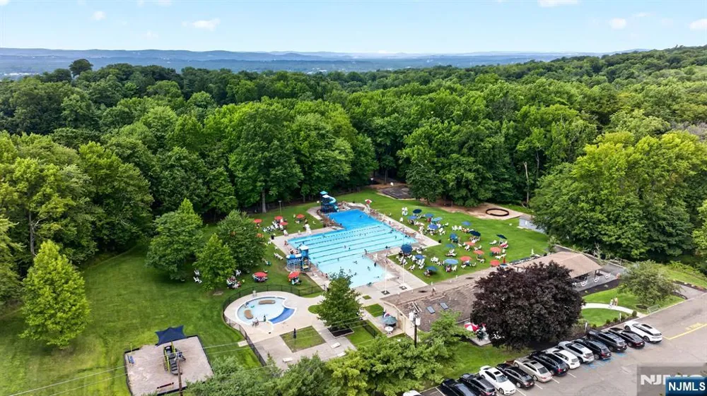 22 Hilltop Drive North Caldwell, NJ 07006