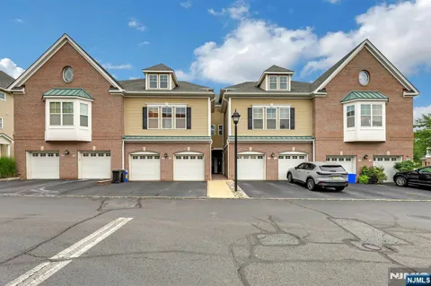 906 River Place