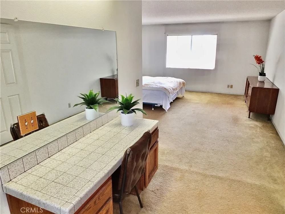 9213 Cedar Bellflower, CA 90706