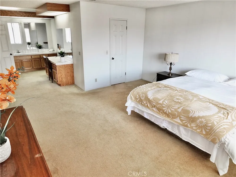 9213 Cedar Bellflower, CA 90706